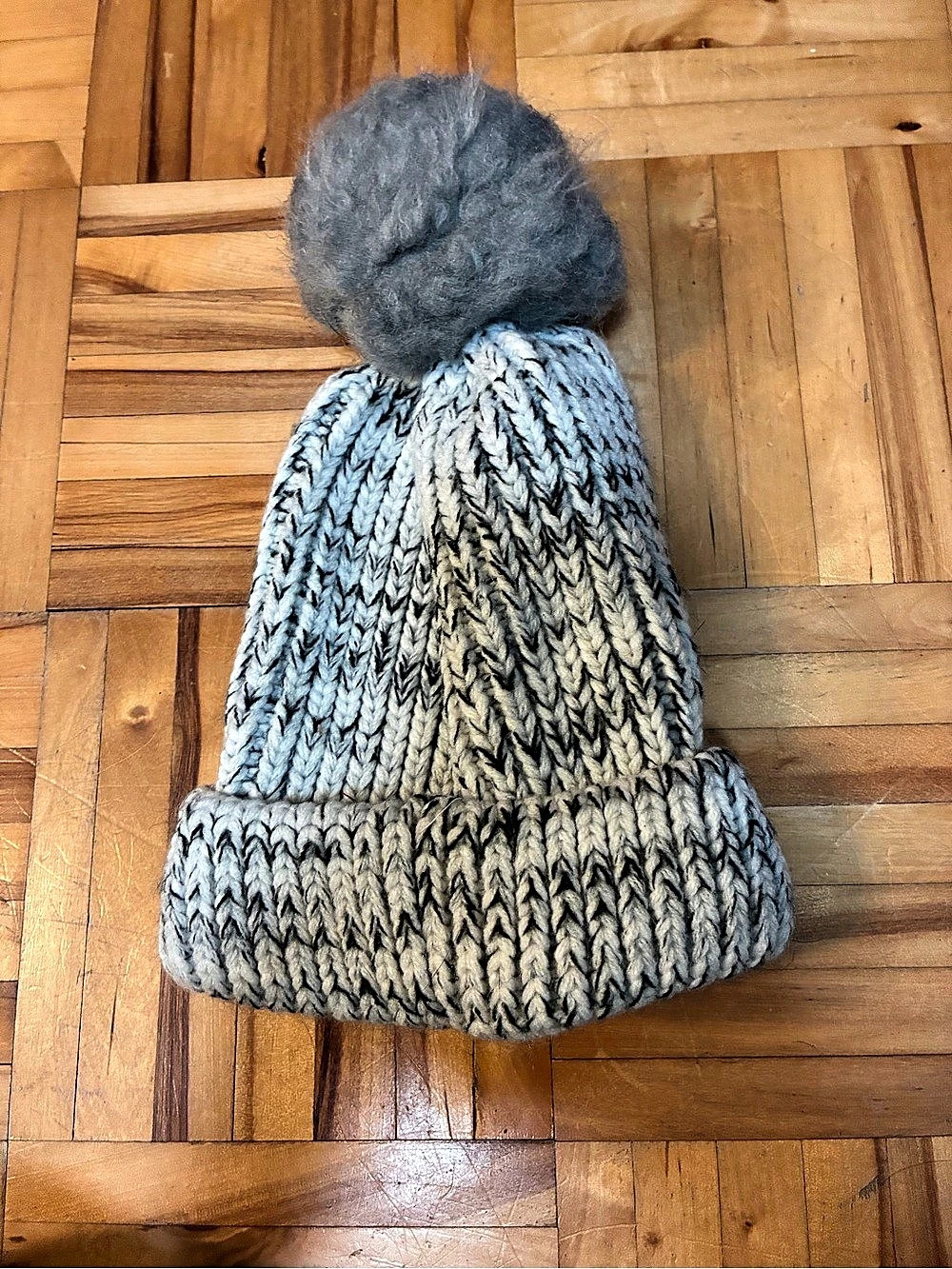 UK2LA Pom Knit Beanie in Gray & White